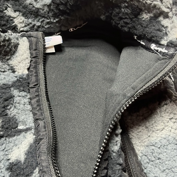 NEW Champion Camoflauge Cozy High Pile Vest, Script Logo sze S Black/Grey Unisex - Picture 16 of 16